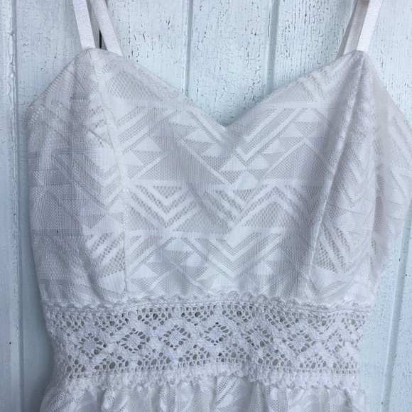 A white dress - Picture 3 of 3